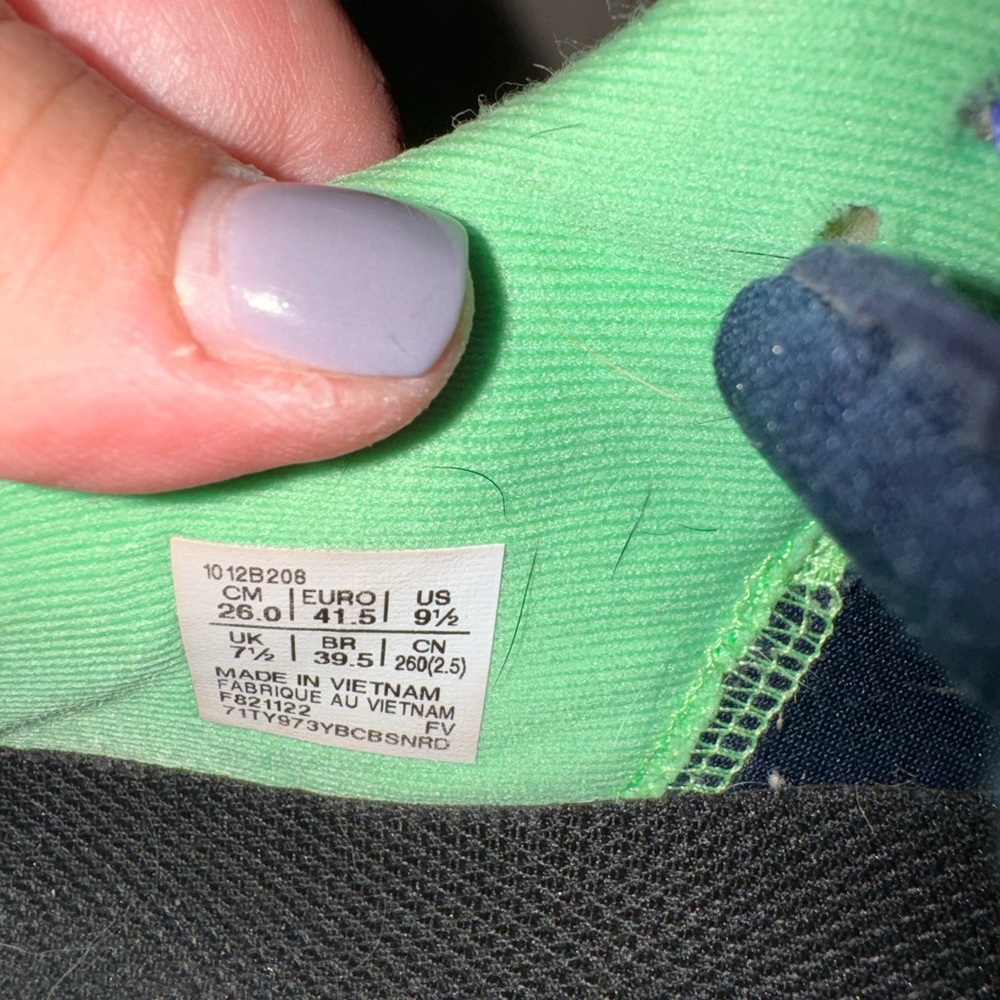 ASICS - Picture 3 of 3